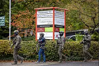 Wegen eines Messerangriffs auf eine Schülerin war die Polizei am Paderborner Westfalen-Kolleg im Großeinsatz. - © Niklas Tüns