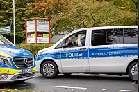 Wegen eines Messerangriffs auf eine Schülerin war die Polizei am Paderborner Westfalen-Kolleg im Großeinsatz. - © Niklas Tüns