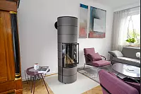 Das gem&uuml;tliche Wohnzimmer mit Ofen im Erdgeschoss. - &copy; Andreas Zobe