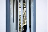 Die Sprengung eines Geldautomaten hinterlässt in der Verbundvolksbank-Filiale in Paderborn-Dahl massive Schäden. - © Niklas Tüns