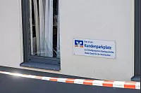Die Sprengung eines Geldautomaten hinterlässt in der Verbundvolksbank-Filiale in Paderborn-Dahl massive Schäden. - © Niklas Tüns