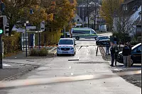 Wegen der Geldautomatensprengung in der Volksbank-Filiale ist Ortsdurchfahrt des Paderborner Stadtteils Dahl stundenlang gesperrt. - © Niklas Tüns