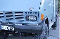 Ein ehemaliger Feuerwehrwagen, Baujahr 1978, wurde von Nadine Sork und Leon Schmitz liebevoll zum Camper ausgebaut. - © Lena Kley