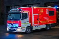 Der Intensivtransportwagen der Feuerwehr Bielefeld startklar vor der Hauptwache. - &copy; Andreas Zobe