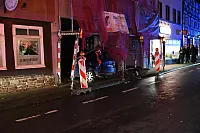 Der Wagen fuhr ein ein Ladengeschäft auf der Westerbachstraße in Höxter - © Simone Kube