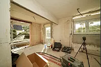 Innerhalb von nur einem Monat wird das ganze Haus in Bielefeld saniert. - © Peter Unger