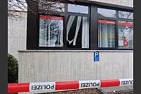 An der Seite des Sparkassengeb&auml;udes in Willebadessen steht ein Fenster auf. - &copy; Svenja Ludwig