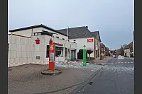 Die Detonationen haben am Willebadessener Sparkassengeb&auml;ude gro&szlig;e Sch&auml;den angerichtet. - &copy; Svenja Ludwig