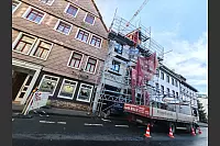 Das Bild am Tag danach: Am fr&uuml;hen Sonntagabend war ein Auto in ein Ladenlokal in H&ouml;xter gefahren. - &copy; Svenja Ludwig