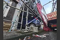 Das Bild am Tag danach: Am fr&uuml;hen Sonntagabend war ein Auto in ein Ladenlokal in H&ouml;xter gefahren. - &copy; Svenja Ludwig