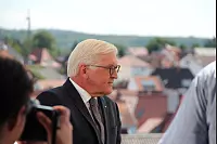 Bundespräsident Frank-Walter Steinmeier kommt zum Sommerinterview in den Lippischen Hof in Bad Salzuflen. ZDF-Moderation Bettina Schausten führt das Interview, das für das Politmagazin "Berlin direkt" aufgezeichnet wurde. - © Heidi Stork