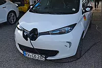 WAVE-TROPHY 2016 - Größte E-Automobilrallye tankt in Dörentrup auf.
Weltrekord mit den meisten zeitgleich aufgeladenen Elektrofahrzeugen mit erneuerbaren Energien geschafft. Viele verschiedene E-Fahrzeuge wurden präsentiert. - © Tanja Watermann