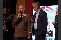 150 Jahre Lippischer Feuerwehrverband: Kommandant Johann Ritzinger aus Murau/Österreich (links) und Moderator Markus Knoblich - © Thomas Krügler