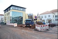 Das "Medizinische Kompetenzzentrum am Hoffmannspark" wächst um ein drittes Gebäude. Links ist das erste Ärztehaus von 2004 zu sehen. Rechts befindet sich das ehemalige Heizwerk, das mittlerweile auch komplett umgestaltet worden ist. - © Foto: Backe