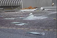 Die Sprengung eines Geldautomaten hinterlässt in der Verbundvolksbank-Filiale in Paderborn-Dahl massive Schäden. - © Niklas Tüns