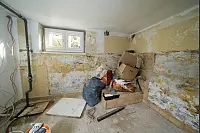 Innerhalb von nur einem Monat wird das ganze Haus in Bielefeld saniert. - © Peter Unger