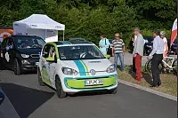 WAVE-TROPHY 2016 - Größte E-Automobilrallye tankt in Dörentrup auf.
Weltrekord mit den meisten zeitgleich aufgeladenen Elektrofahrzeugen mit erneuerbaren Energien geschafft. Viele verschiedene E-Fahrzeuge wurden präsentiert. - © Tanja Watermann