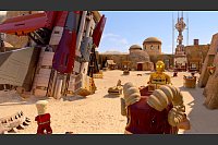 Überall Sand, das tut den Droiden-Gelenken nicht gut. Protokolldroide C-3PO reitet auf einem Bantha durch die Wüstenstadt Mos Eisley. - © The LEGO Group/STAR WARS & Lucasfilm Ltd. & Warner Bros. Entertainment Inc/dpa-tmn