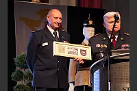 150 Jahre Lippischer Feuerwehrverband: Oberst Vidas Barauskas (rechts) aus Kaunas/Litauen und Geschäftsführer Thomas Lalk - © Thomas Krügler