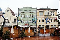 Die stehen für den Erwerb des City-Centers (links) bereit, in das Rathaus und Elektronikmarkt ziehen sollen. - © Foto: Becker