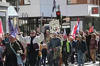 Klima retten: Rund 2000 Menschen gehen in Detmold bei der bislang größten "Fridays for Future"-Demo auf die Straße. - © Bernhard Preuss