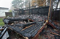 In diesem Holzverschlag saßen 59 Tauben in der Falle, als das Feuer an der Braakstraße ausbrach. - © FOTO: Andreas Zobe