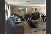 Die Rietberger Familie lebt in den USA auf 120 Quadratmetern. Das Haus verfügt über mehrere Schlafzimmer, Badezimmer, einen Wohn- und Essbereich, Küche sowie einen Pool. - © Familie Lehmann