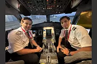 Aaron Silva und Joachim Truvan sind als Piloten bei DAT angestellt. Crew und Flugzeug werden an Skyhub per Leasing überlassen. - © Jens Reddeker