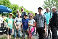 Viel Spaß: (von links) Die Nachwuchswanderer Niklas, Max, Benni, Indra und Benny konnten den Ausflug in die Natur genießen. - © Erol Kamisli