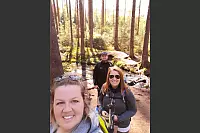 Unterwegs am Silberbach ist Delia Fiz mit ihrer Schwester Cornelia Krein und ihrem Bruder Markus Reger. - &copy; Delia Fiz