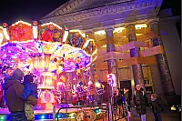 Bunte Lichter, viele Leckereien und schwungvolle Karusselfahrten - das ist die Andreasmesse 2025 - © Nicole Ellerbrake