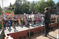 Klima retten: Rund 2000 Menschen gehen in Detmold bei der bislang größten "Fridays for Future"-Demo auf die Straße. - © Bernhard Preuss
