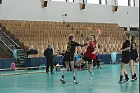 Die Handballerinnen des Hermann-Vöchting-Gymnasiums haben es in die Endrund von "Jugend trainiert für Olympia" geschafft. - © Dominic Behde