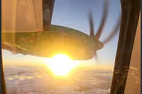 Beim Abflug der Frühmaschine in Paderborn ist auf dem Weg nach München der Sonnenaufgang inklusive. - © Jens Reddeker