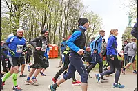 Mehr als 7.000 L&auml;ufer starteten zum 45. Hermannslauf am Hermannsdenkmal in Detmold. - &copy; Sarah Jonek