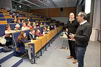 Rund 70 Nachwuchsstudenten nahmen an der vierten Vorlesung der LZ-Kinderuni zum Thema: "Mobile Medien - wie die Apps aufs Handy kommen" teil. - &copy; Bernhard Preu&szlig;