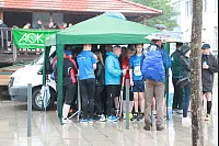 Startklar: Beim achten AOK-Firmenlauf haben zahlreiche Sportler dem Regen getrotzt. - © Yvonne Glandien
