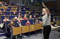 Rund 70 Nachwuchsstudenten nahmen an der vierten Vorlesung der LZ-Kinderuni zum Thema: "Mobile Medien - wie die Apps aufs Handy kommen" teil. - &copy; Bernhard Preu&szlig;