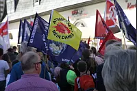 Klima retten: Rund 2000 Menschen gehen in Detmold bei der bislang größten "Fridays for Future"-Demo auf die Straße. - © Bernhard Preuss