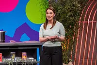 Minever Zevker präsentiert mit Miss Mineva´s fermentierte Tütensuppen. Sie erhofft sich ein Investment von 200.000 Euro für 10 Prozent der Firmenanteile. - © RTL / Bernd-Michael Maurer