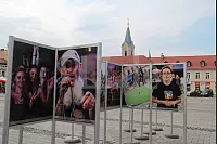 Auch das ist Auschwitz: Der Marktplatz der 40.000-Einwohner-Stadt Oswiecim wirbt auch mit den kulturellen Veranstaltungen - © Silke Buhrmester(LZ)