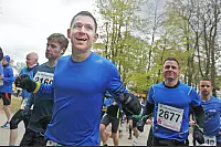 Mehr als 7.000 L&auml;ufer starteten zum 45. Hermannslauf am Hermannsdenkmal in Detmold. - &copy; Sarah Jonek