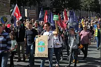 Klima retten: Rund 2000 Menschen gehen in Detmold bei der bislang größten "Fridays for Future"-Demo auf die Straße. - © Bernhard Preuss