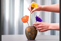Am Ende die Blumen nur noch in eine schöne Vase arrangieren - fertig! - © Zacharie Scheurer/dpa-tmn