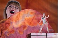 Taylor Swift singt während eines Konzerts im Rahmen der Eras Tour im kanadischen Vancouver. - © Darryl Dyck/The Canadian Press via AP/dpa
