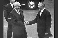 Mit seinem Besuch bei Adenauer will Eisenhower die West-Allianz st&auml;rken. (Archivbild) - &copy; -/dpa