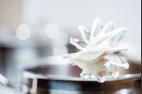 Leichtere Alternative für Mayonnaise oder Schlagsahne: Saure Sahne eignet sich gut für die kalte Küche. - © Franziska Gabbert/dpa-tmn