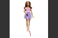 Die neue Barbie-Puppe hat einen Stock und tr&auml;gt eine Sonnenbrille. - &copy; Mattel/PA Media/dpa