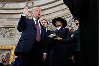 Donald Trump wird als 47. Präsident der Vereinigten Staaten vereidigt. - © Morry Gash/AP Pool/dpa