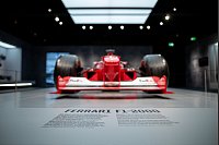 Legendärer Rennwagen: Mit diesem Ferrari wurde Michael Schumacher im Jahr 2000 Weltmeister. - © Fabian Strauch/dpa